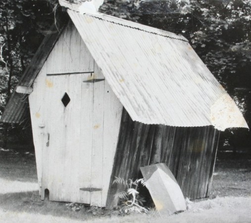 An old-timer of a shed. Note the cat door that can be seen at bottom left. I do hope this one still stands - for more about being homesick for life in the country, click on image. And if you know of any odd old sheds or outbuildings, let us know. Country shed.