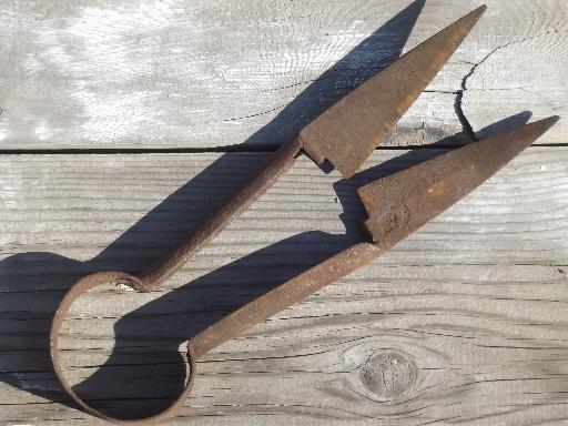 This vintage sheep shears is from Laurel Leaf Farm. Image is linked to a page full of interesting and useful objects.